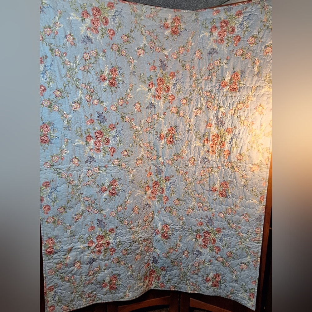 Handmade Patchwork Quilt with Floral Patterns - Picture 12 of 14